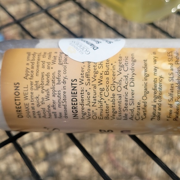 Glimmer Goddess organic shimmering body lotion - Picture 3 of 4